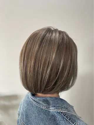 ショート Re room. 女性スタイリストのヘアスタイル