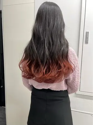 ロング カラー ヘアアレンジ ブリーチカラー 安田海音のヘアスタイル