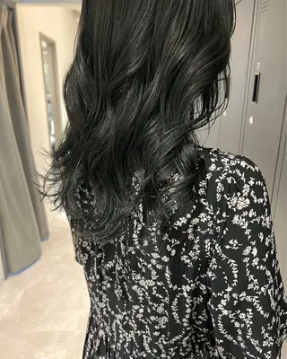 ロング カラー 暗髪カラー🫐パーマ おくだりんかのヘアスタイル