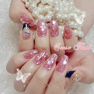 ネイル 🦋 Queenieのネイルデザイン