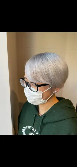 ショート カラー ブリーチ👩🦳/ ✂︎MANAMIのヘアスタイル