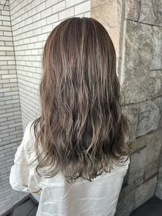 セミロング カラー 蓮見  友里のヘアスタイル