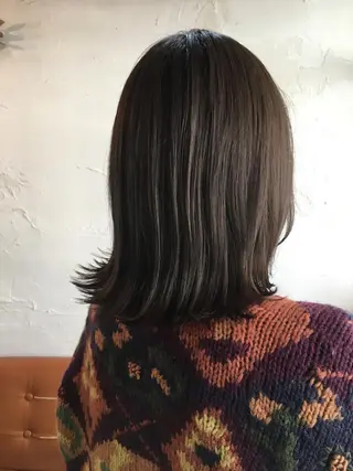 ミディアム 松田 由紀子のヘアスタイル