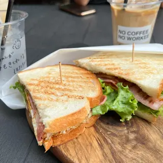 TIDEHAIR SHIHOのヘアスタイル