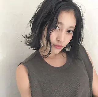 ミディアム 伊 杏のヘアスタイル