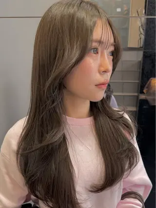 セミロング カラー ナチュラルに目を惹く デザイン/KOHNOのヘアスタイル