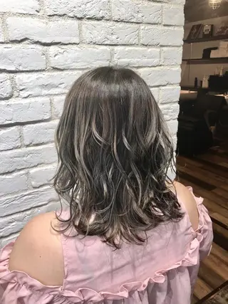 ミディアム カラー UMEDA FIGAROのヘアスタイル