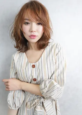 ミディアム ヘアールーム アートのヘアスタイル