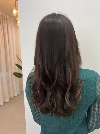 カラー SOYON栄 山下麻央のヘアスタイル