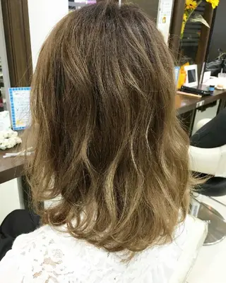 ミディアム カラー パーマ タッセルボブ× 美髪・髪質改善のヘアスタイル