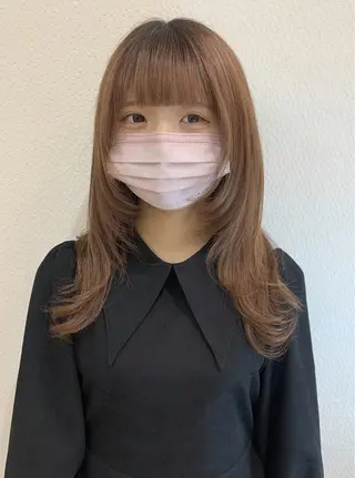 セミロング カラー ヘアアレンジ 今村公介 ブリーチ特化、派手髪のヘアスタイル