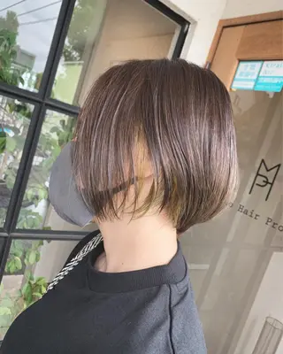 ショート カラー 井上 花音のヘアスタイル