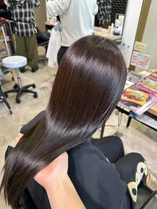ロング カラー 伊藤 旭華のヘアスタイル