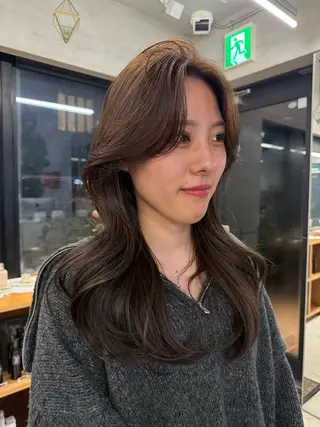 ロング カラー 山本 美里亜のヘアスタイル