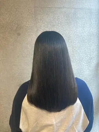 セミロング 新堀 紫音のヘアスタイル