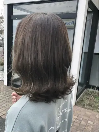 ミディアム カラー 小松 瑞季のヘアスタイル