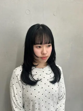 セミロング カラー IO イオリのヘアスタイル