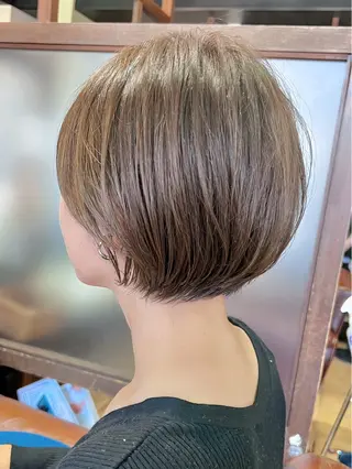 ショート カラー 鶴井 地のヘアスタイル
