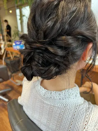 ヘアアレンジ bh.maara デザイン／ハイトーンのヘアスタイル