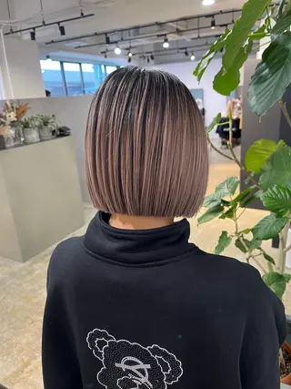 ショート カラー 木田哲平/ブロンド バレイヤージュのヘアスタイル