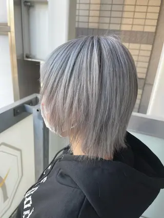 ショート カラー 岩谷/ブリーチ 🪽透明感カラーのヘアスタイル