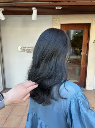 ロング カラー putri 川邉 優花のヘアスタイル