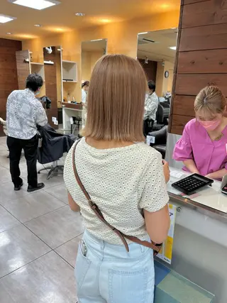 ミディアム カラー インナー×縮毛矯正 ピンクカラー澤井里菜のヘアスタイル
