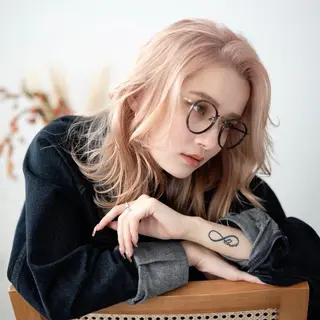 セミロング 松村 ひかりのヘアスタイル