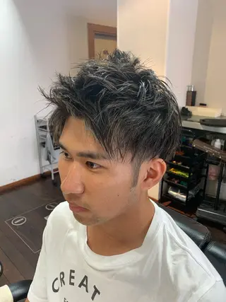 ショート カラー 向井 優汰のヘアスタイル