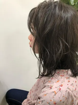 ミディアム 顔周りの垢抜けヘア 立山愛梨のヘアスタイル