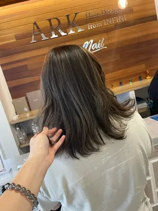 ミディアム カラー やまこし 美裕樹のヘアスタイル