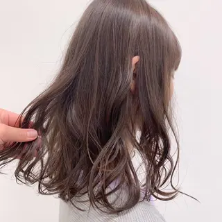 セミロング ハイトーン×レイヤー カットTAKUMIのヘアスタイル