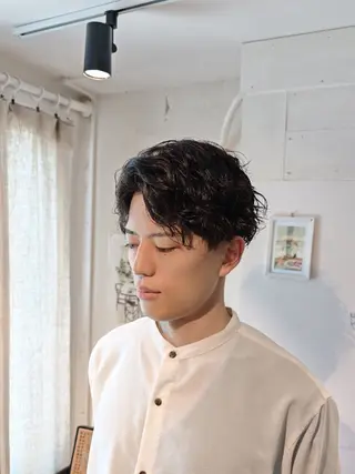 ミディアム メンズ パーマ カッコいい扱い易い 似合う。お任せ下さいのヘアスタイル