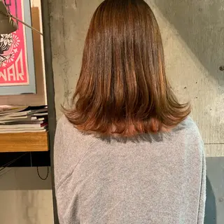 ロング SAKINO. ベージュカラーのヘアスタイル