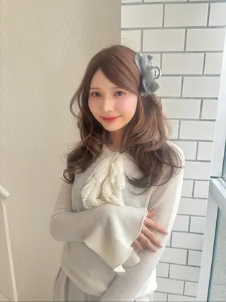ロング 朝尾 愛花のヘアスタイル