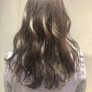 セミロング カラー カジュアルを女っぽく 𝗮𝘆𝗮𝗰𝗼のヘアスタイル
