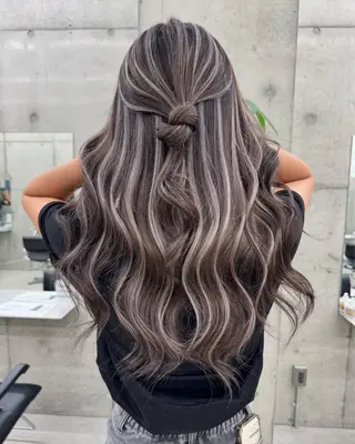 カラー Asami／名古屋／ ハイトーン／デザインのヘアスタイル