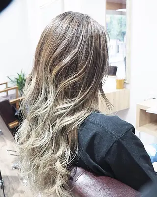 ロング カラー 土屋 貴章のヘアスタイル