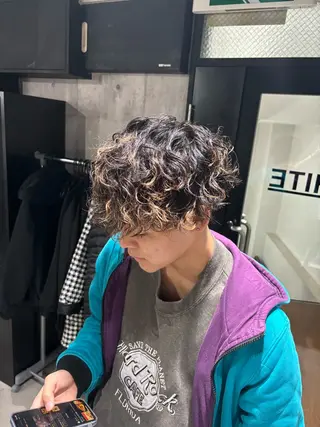 パーマ メンズ _WHITE / KENTOのヘアスタイル