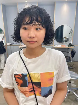ショート パーマ 💓パーマ，💗 レイヤーカットのヘアスタイル