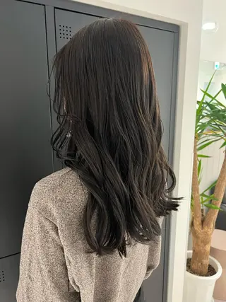 セミロング カラー 暗髪カラー🫐パーマ おくだりんかのヘアスタイル