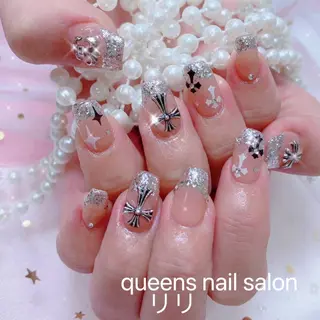 ネイル queensnail 🧸mikaのネイルデザイン