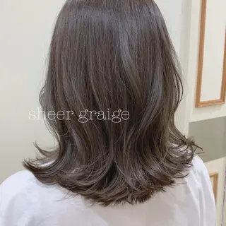 ミディアム カラー ぱつっとボブ/ 小野あかねのヘアスタイル