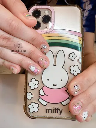 ネイル Demure リリス　銀座店のネイルデザイン