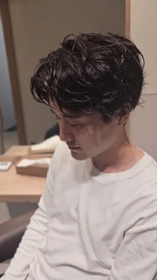 メンズ 縮毛矯正をしている人 のためのカラーのヘアスタイル