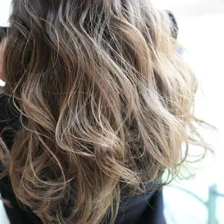 ロング 新生活応援★半額/ 25歳以下　“内間”のヘアスタイル