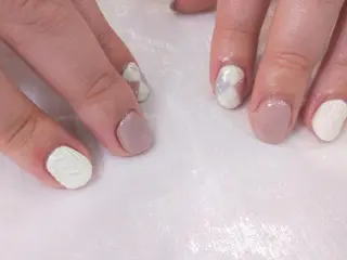 ネイル はばすみれ🎀ﾈｲﾙ 光ﾌｪｲｼｬﾙ ﾍｱのネイルデザイン