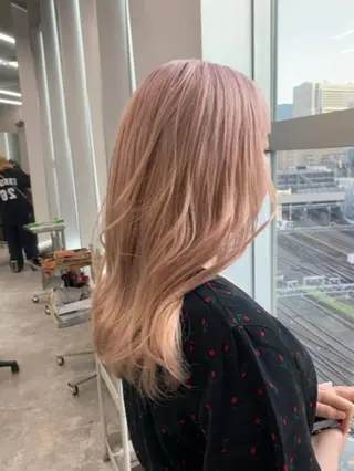 カラー セミロング ヘアテラス エムナラテンのヘアスタイル