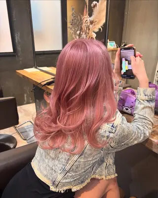 ロング カラー ピンク🌸/暖色/ ブリーチ/横浜/金光のヘアスタイル