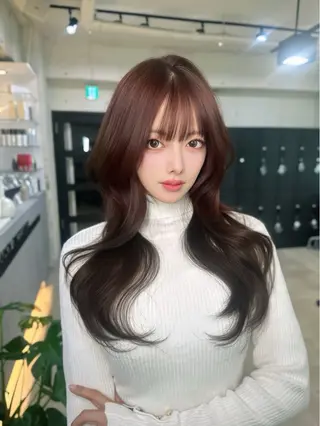 ロング カラー レイヤーカット 透明感カラーのヘアスタイル